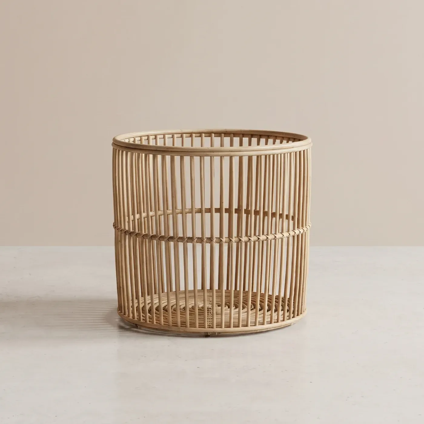Vertical spaced rods, takes a standard pot