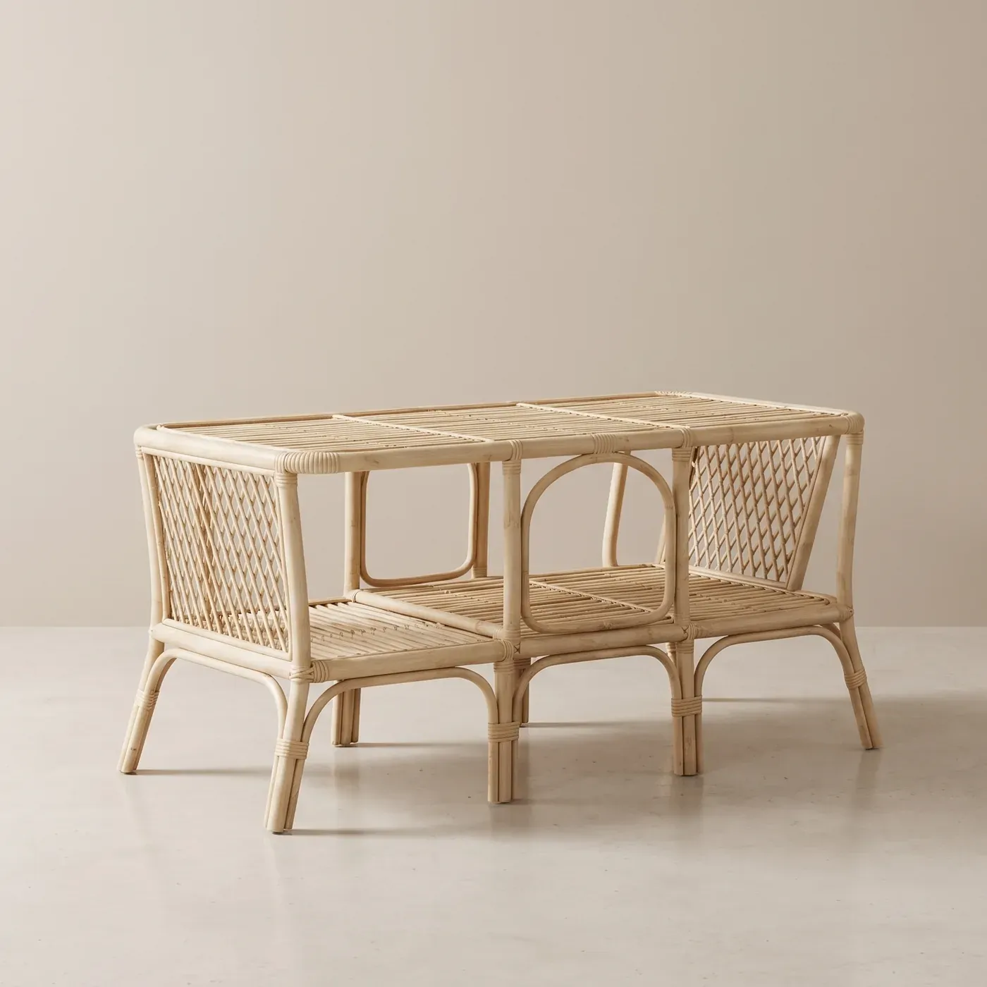 Two slatted levels, open frame